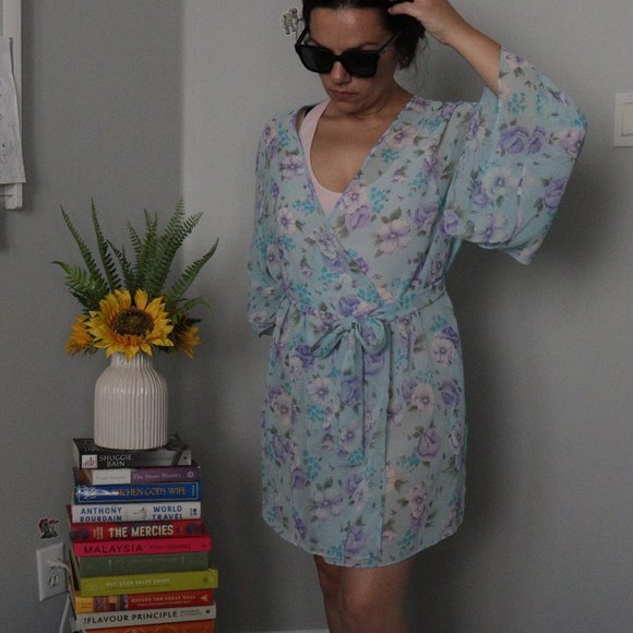 🌏 Sheer Floral Wrap Robe – Size S - Picture 1 of 10